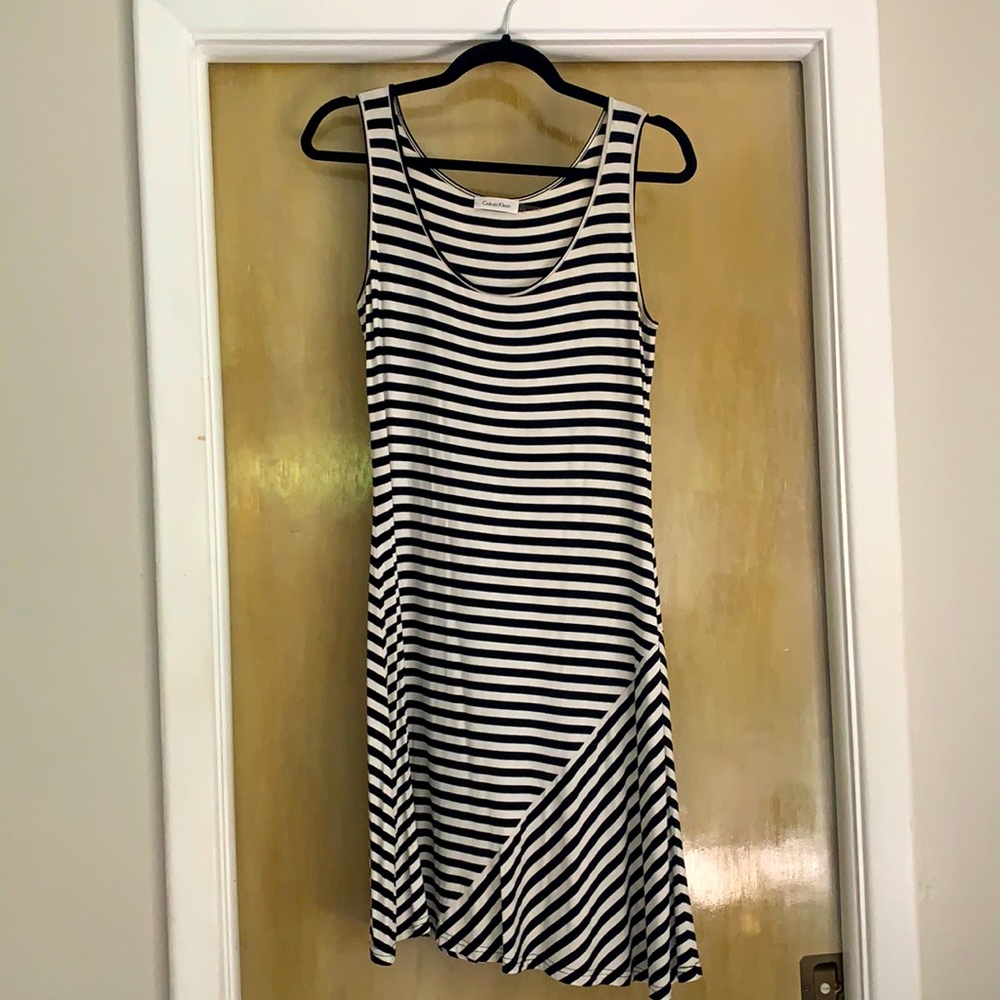 Sleeveless black and white dress